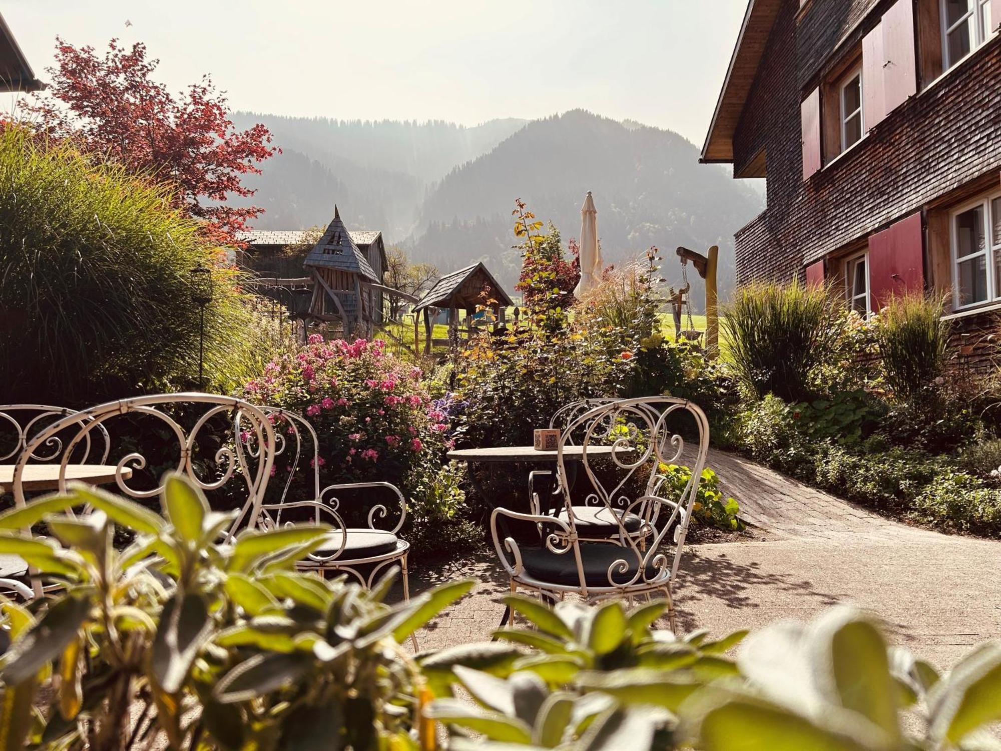 Alpen Hotel Post Au (Vorarlberg) エクステリア 写真